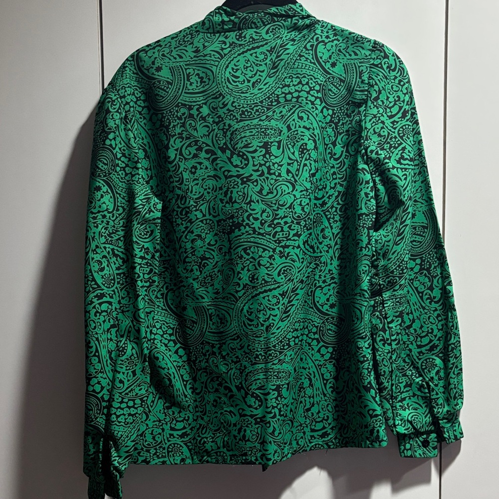 Elegant‎ Green Paisley Women's Button Down Shirt - Picture 3 of 4